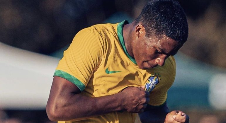 Endrick sempre se destacou também nas seleções de base. Conhece 'bem' o ambiente da seleção