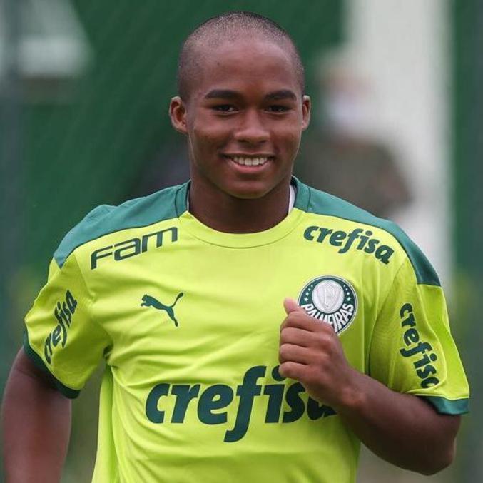 Pai de Endrick diz que joia só assina contrato profissional com Palmeiras
