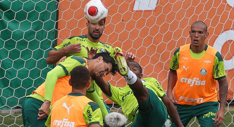 Endrick não está conseguindo jogar bem no sub-20. Nem ir bem nos treinos com os profissionais