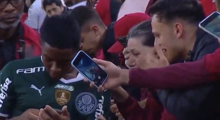 A idolatria a Endrick é algo cada vez mais nítido. Ele se tornou o jogador mais assediado no Palmeiras