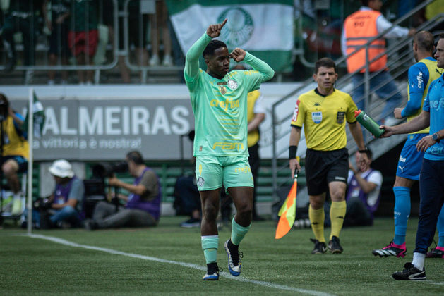 O primeiro gol de Endrick com as chuteiras aconteceu na estreia do Brasileirão 2023, contra o Cuiabá. Ele marcou o gol aos cinco minutos do primeiro tempo e inaugurou o placar da partida, que foi vencida pelo Alviverde