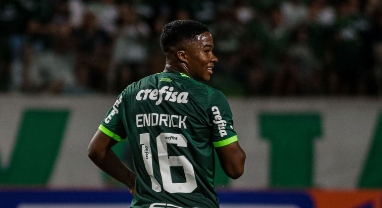 EndrickJoia milionária do Palmeiras, aos 16 anos, o atacante é a grande promessa brasileira para o futuro da seleção nacional. Apesar do jejum de gols vivido no Verdão, o jovem poderia ser bem aproveitado por Ramon, já que o treinador comandou o Brasil Sub-20 recentemente campeão sul-americano e tem experiência com jogadores jovens 