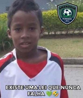 Endrick, que foi dispensado da base do São Paulo, foi lembrado nos memes após marcar o segundo gol da vitória palmeirense.