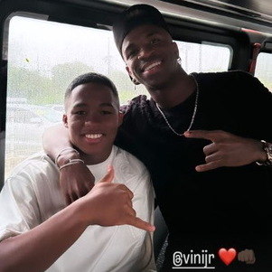 Endrick e Vinícius Jr. curtiram um dia de férias no Rio de Janeiro