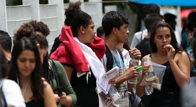 Enem: estudantes devem ficar atentos à caneta e desligar o celular