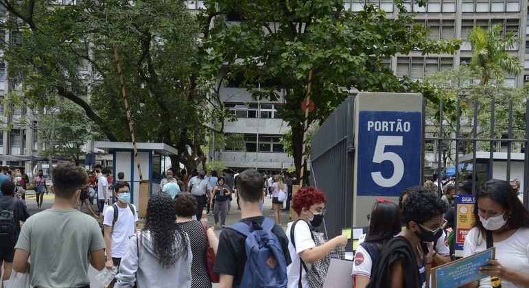 Inep ainda não divulgou onde estão os alunos com nota 1000 no Enem 2022