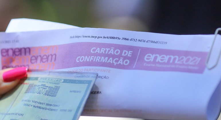 Começou o primeiro dia de prova do Enem 2021 neste domingo (21) em todo o país