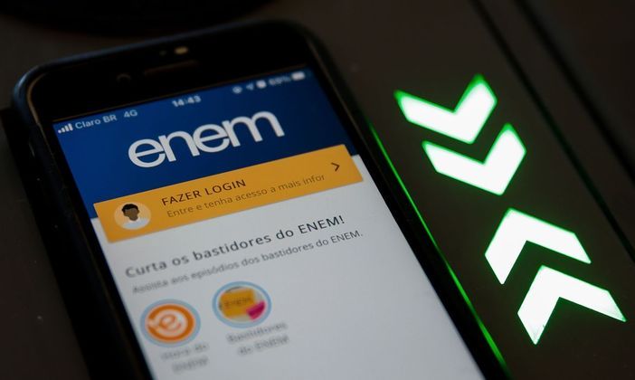 Interessados em participar do Enem (Exame Nacional do Ensino Médio) 2022 já podem solicitar o pedido de isenção na taxa de inscrição do exame e também justificar a ausência na última edição. O prazo termina às 23h59 do dia 15 de abril e o resultado deve ser divulgado no dia 22 do mesmo mês. O R7 separou o passo a passo para a solicitação; confira: