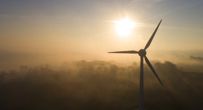 Cientistas destacam avanço de energia renovável, mas em nível insuficiente para suprimir as fósseis