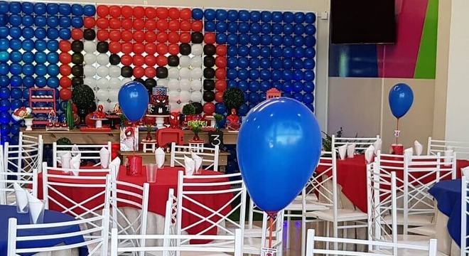 enfeite de mesa para festa do homem aranha simples