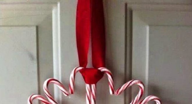 Enfeite de natal para porta com design delicado