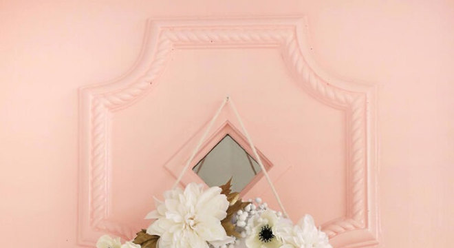 Enfeite de natal para porta feito com flores