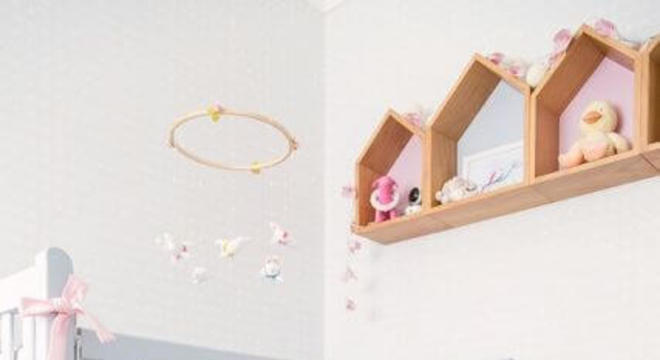 Enfeites para quarto de bebê no berço 