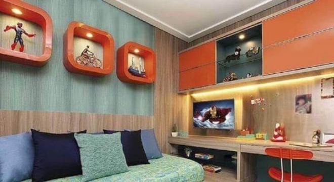 Enfeites para quarto masculino com nichos laranja