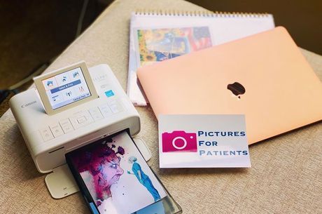 Profissional imprime  fotos em casa