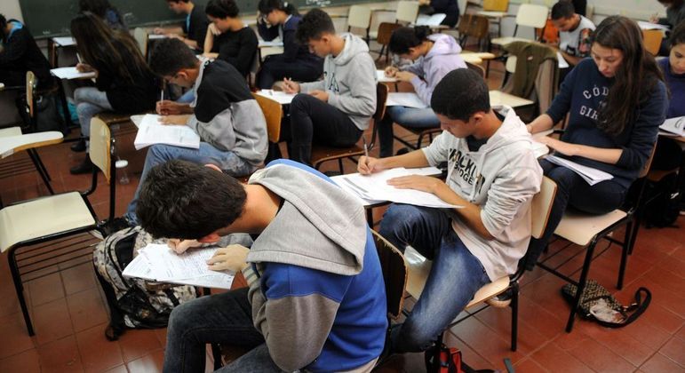 Alunos do ensino médio que realizarão a prova para bolsa de estudos 
no dia 8 de outubro