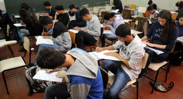 Antes de ingressar no ensino médio, alunos devem refletir sobre as áreas de afinidade