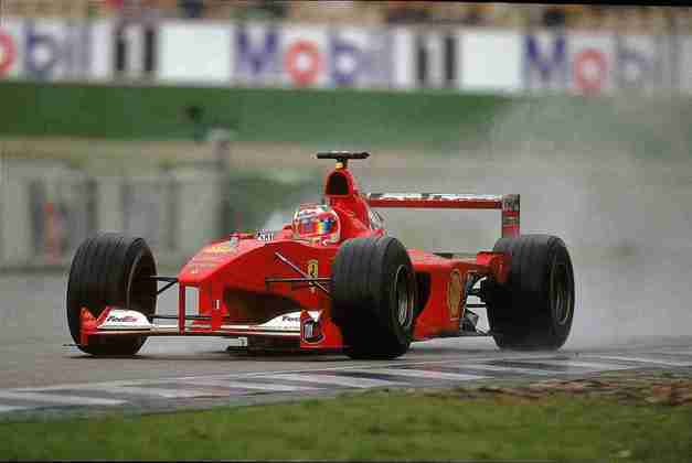 Então começou a chover na Alemanha e enquanto os ponteiros pararam, Rubens seguiu na pista com pneu slick