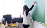 As matérias básicas se unem com disciplinas como linguagem, matemática, ciências
da natureza e ciências humanas. As escolas terão autonomia para decidir como vai ser a organização
das aulas