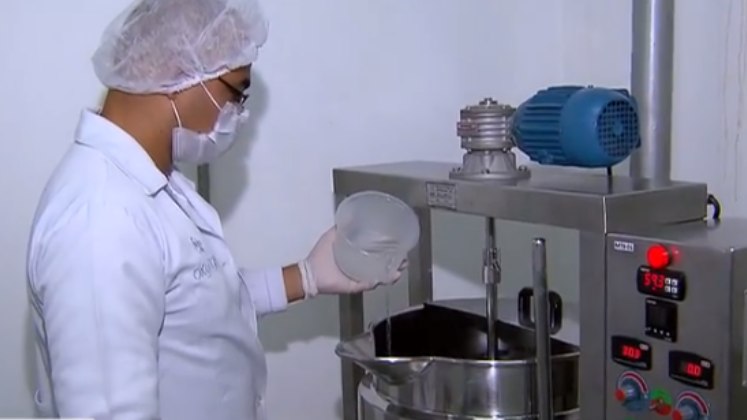 Ao seguir na área de cosmetologia, por exemplo, o aluno continua tendo a aula de
química tradicional, porém terá a oportunidade de conhecer mais sobre determinada área