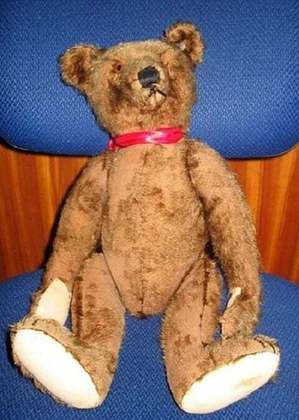 Entre as cerca de 100 peças raras destruídas por Barney estava um urso de pelúcia fabricado em 1909, e que pertenceu a Elvis Presley.