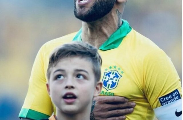 Entre novembro e dezembro de 2022, Daniel Alves disputou o último torneio de futebol de sua carreira, a Copa do Mundo do Qatar. Foi o terceiro Mundial em que ele defendeu a Seleção Brasileira - já tinha atuado em 2010, na África do Sul, e em 2014, no Brasil - Foto: Reprodução/Instagram
