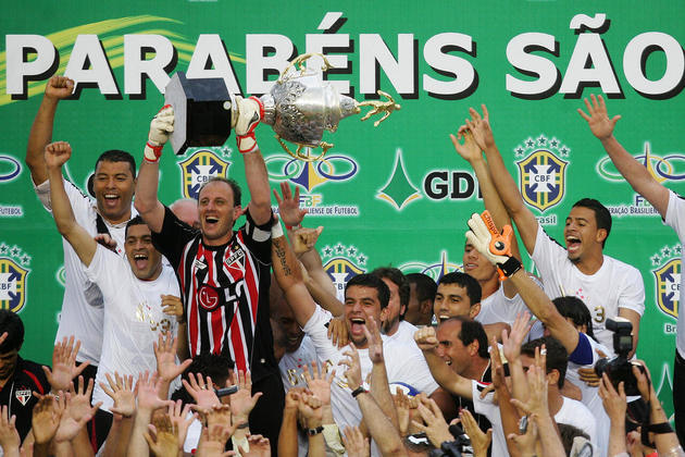 Comandado por Muricy Ramalho, o São Paulo chegou ao tricampeonato em sequência. O clube fez 75 pontos contra 72 pontos do Grêmio, que amargou a vice-colocação
