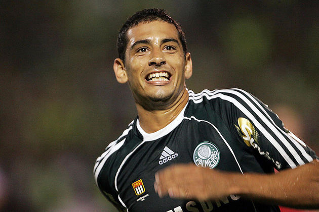 Palmeiras (2009)Quem vê o ainda jovem Diego Souza sorrindo talvez não se lembre desta edição do Brasileirão, em que o Verdão tropeçou próximo à linha de chegada e deixou escorregar um título praticamente 