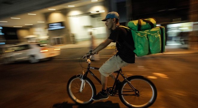 Durante uma semana, reportagem da BBC News Brasil conversou com dezenas de entregadores em São Paulo