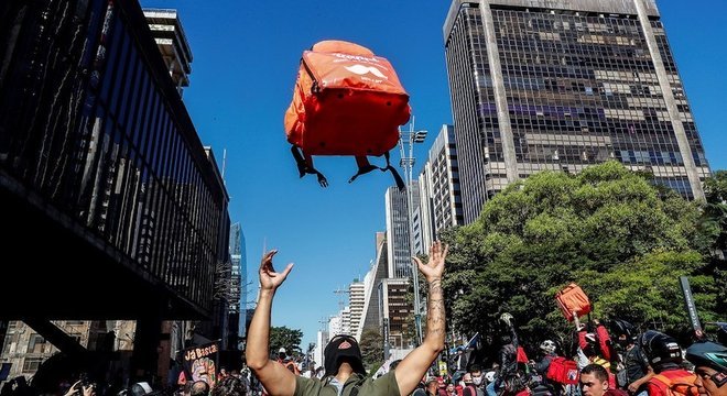 Pesquisa apontou que a maioria dos entregadores relatou queda na remuneração durante a pandemia