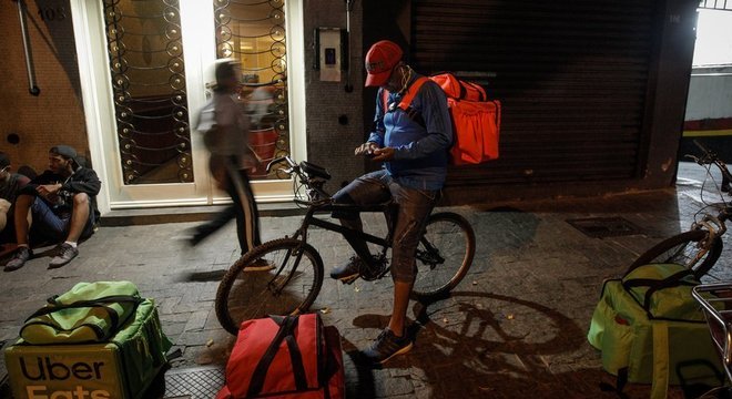 Na região da avenida Paulista, o horário de pico para os entregadores começa às 19h