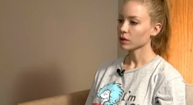 Najila. Xingada na rua. Tratamento psicológico. Despejada