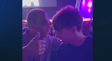 Enzo (à dir.) foi agredido em festa de rodeio
