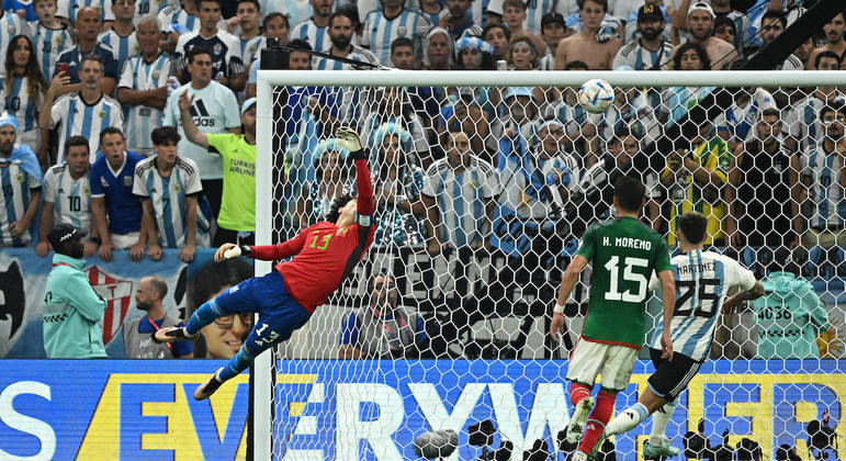 Enzo acertou o ângulo do goleiro Ochoa na vitória da Argentina sobre México
