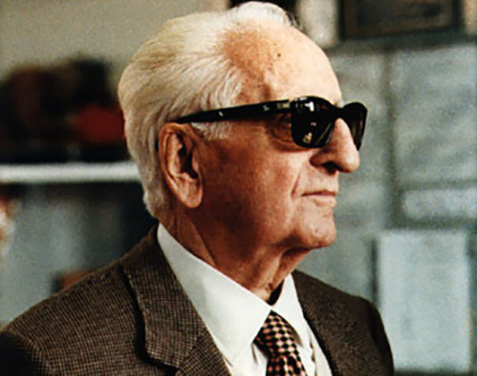 Enzo Ferrari morreu em 14/8/1988, aos 90 anos, em Maranello. onde estabeleceu a empresa.