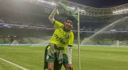 O jovem Enzo comemorou seu aniversário no estádio do Alviverde