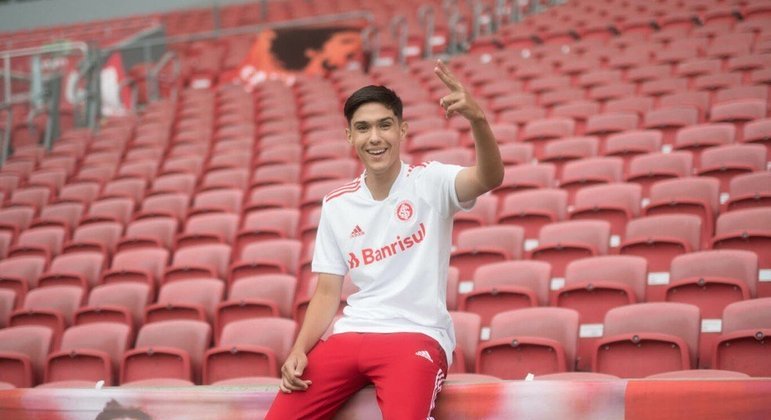 Enzo (Internacional) - Já participou de treinos com o time profissional, é atacante, tem 20 anos e é filho do Fernandão, ídolo do Inter.