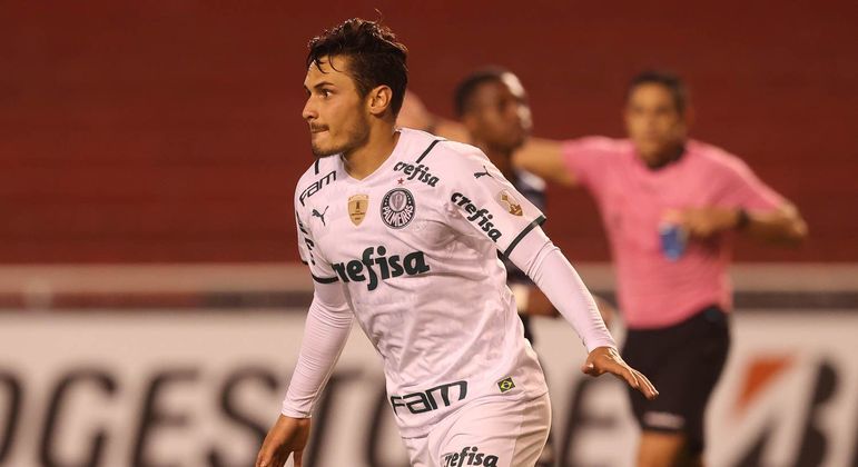 Raphael Veiga comemora gol anotado pelo Palmeiras diante do Del Valle, pela Libertadores
