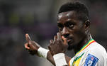Gueye, meia do Senegal, mostra concentração na partida contra o Equador