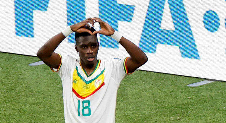 Ismaila Sarr comemora o primeiro gol de Senegal na partida