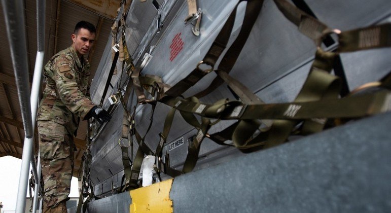 Nuevo cargamento de armas de Estados Unidos llega a la frontera con Ucrania