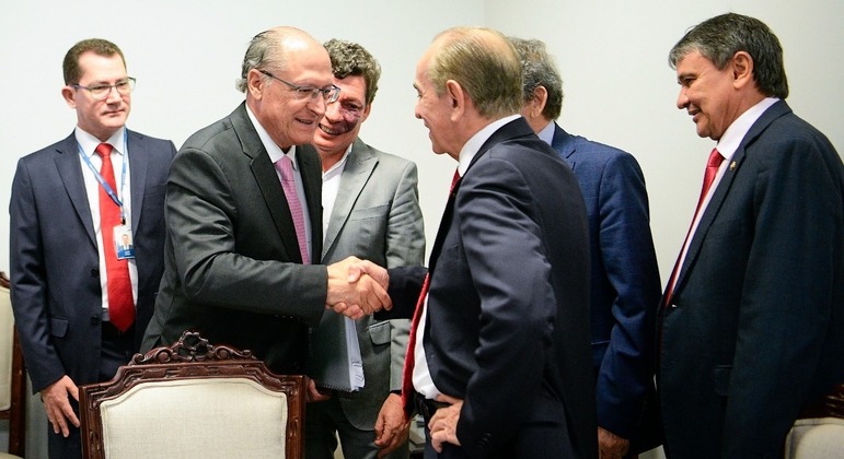 Equipe de transição se reúne com parlamentares
