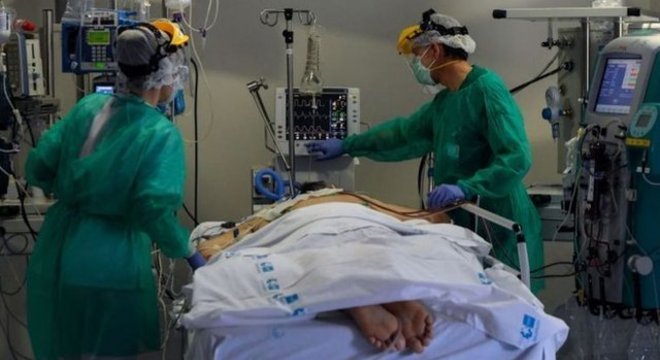 A pronação é uma técnica antiga mas eficaz para ajudar a combater doenças respiratórias graves