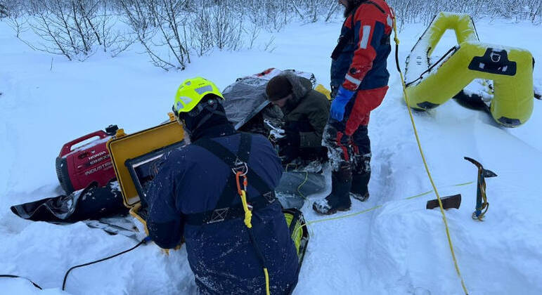 Equipes de resgate buscam mulher desaparecida no Alasca