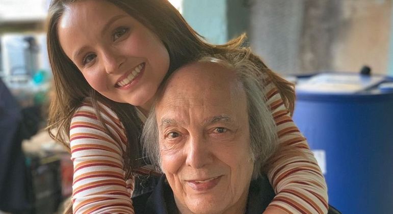 Larissa Manoela lamenta morte de Erasmo Carlos
