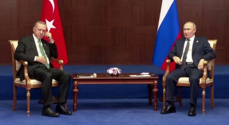 Encontro entre Erdogan e Putin em Moscou para encontrar uma