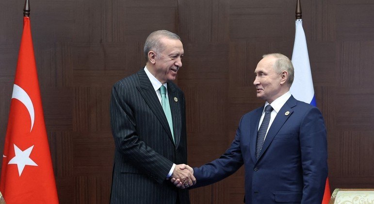 Presidente da Turquia, Recep Tayyip Erdogan, em encontro com o presidente russo, Vladimir Putin