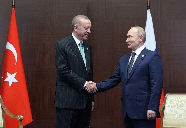 Presidente da Turquia em encontro com o presidente russo, Vladimir Putin