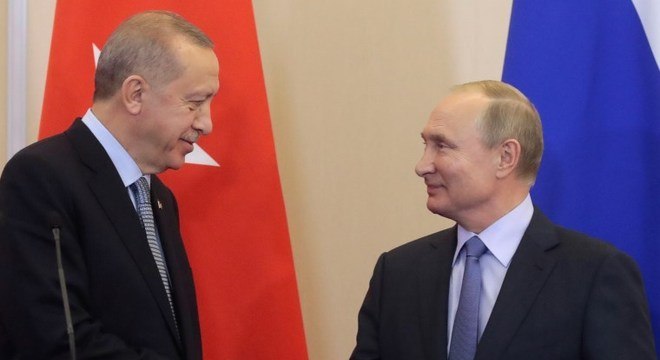 Encontro entre Erdogan e Putin em Moscou para encontrar uma