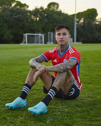 Erick Pulgar era nome frequente na seleção chilena, mas não vivia boa fase na carreira antes da chegada ao Flamengo. No Rubro-Negro, o volante viveu boa sequência sob o comando de Jorge Sampaoli, mas foi após a chegada de Tite que o jogador elevou o nível de atuação a outro patamar e retomou o posto de titular jogando com as cores de seu país